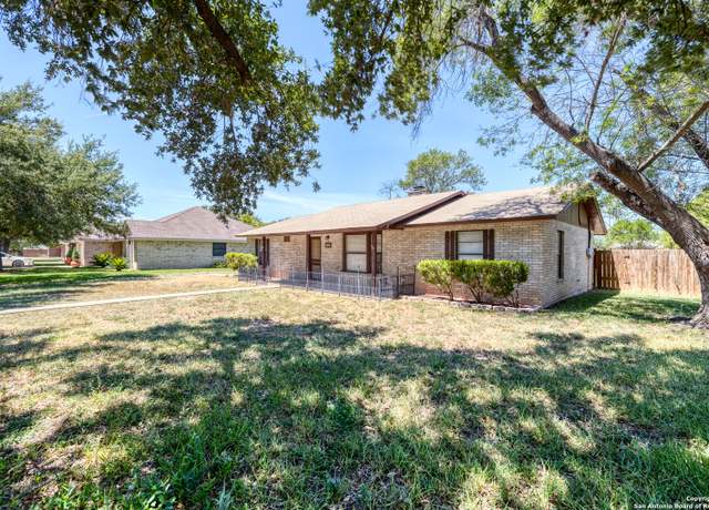 Property at 112 N Bluebonnet, Uvalde, TX 78801, 3 beds, 2 baths