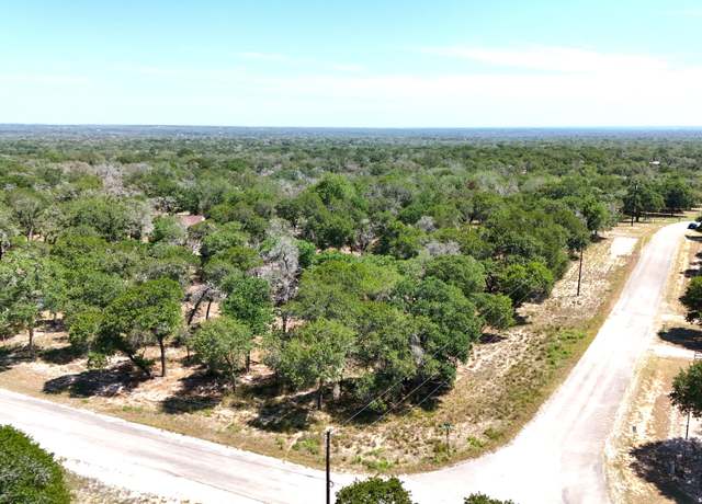 Property at 105 Scenic Oak, Floresville, TX 78114
