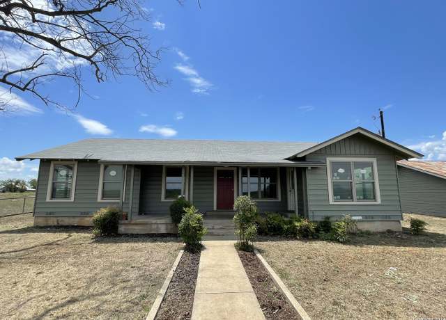 Property at 6220 FM 2676, Hondo, TX 78861-6157, 3 beds, 2 baths
