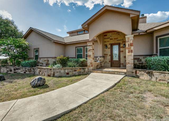 Property at 1118 Springfield Dr, Spring Branch, TX 78070, 4 beds, 3.5 baths