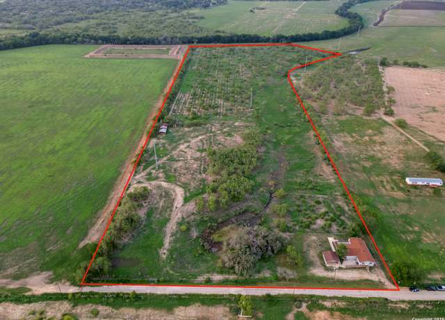 Property at 1236 County Road 7611, Devine, TX 78016, 4 beds, 2.5 baths