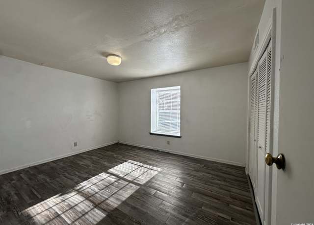 Property at 170 DE Chantle Rd #208, San Antonio, TX 78201-3837, 2 beds, 1 bath