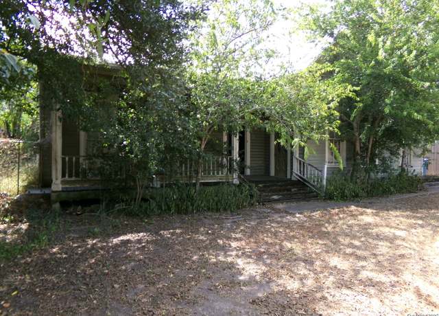 Property at 1701 N Avenue E, Beeville, TX 78102, 2 beds, 2 baths
