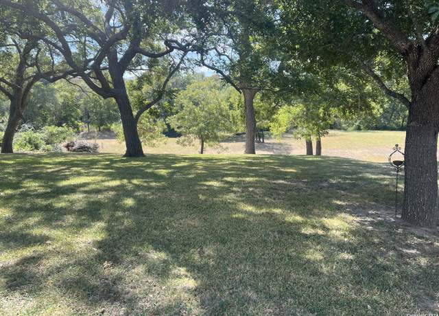 Property at 1250 Darst Creek Ln, Seguin, TX 78155, 2 beds, 1.5 baths