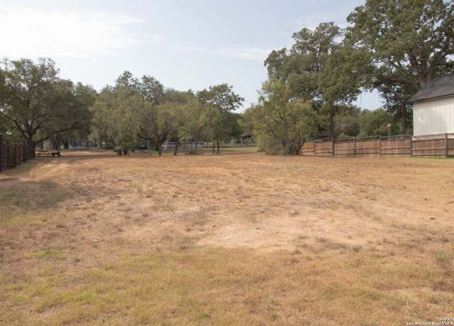 Property at 129 Bayberry Ct, La Vernia, TX 78121