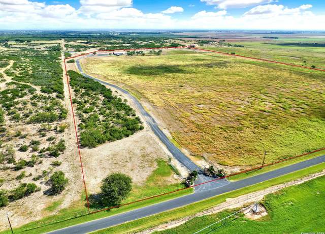 Property at 722 County Road 424, Hondo, TX 78861, 4 beds, 2 baths