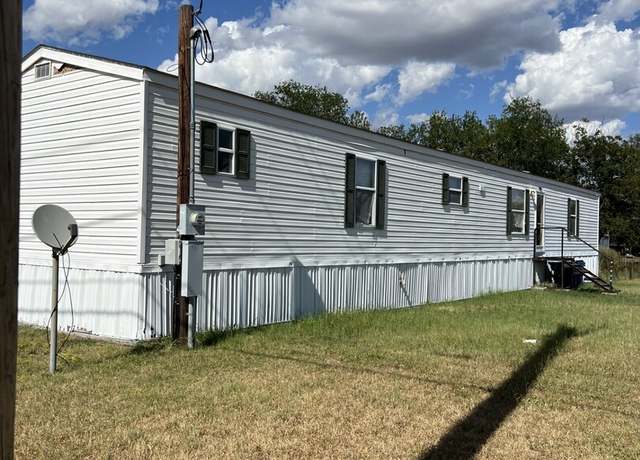 Property at 123 Chapman, Pleasanton, TX 78064, 3 beds, 2 baths