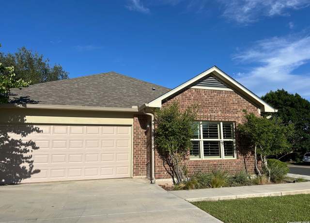 Property at 1718 Cherrywood Dr, Fredericksburg, TX 78624, 3 beds, 2 baths