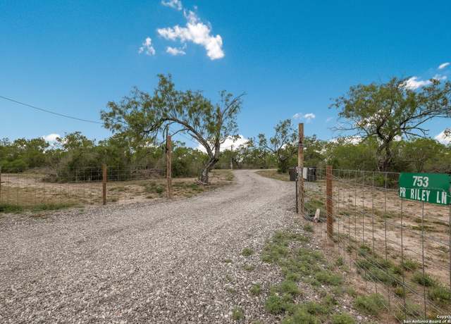 Property at 753 Pr Riley Ln, Charlotte, TX 78011, 4 beds, 2 baths