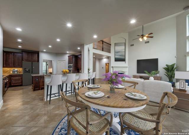 Property at 934 Wilderness Trl, New Braunfels, TX 78132, 6 beds, 4.5 baths