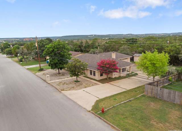 Property at 337 Mack Hollimon, Kerrville, TX 78028, 3 beds, 2 baths