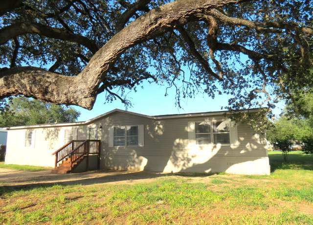 Property at 908 Texas, Pleasanton, TX 78064, 4 beds, 2 baths