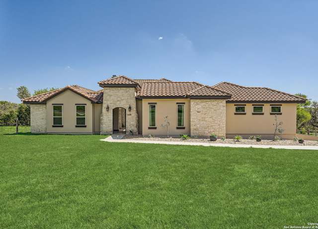 Property at 131 San Marcos Trl, New Braunfels, TX 78132, 4 beds, 4.5 baths