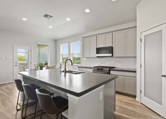 Property at 133 Edinburgh, Boerne, TX 78015, 4 beds, 2.5 baths