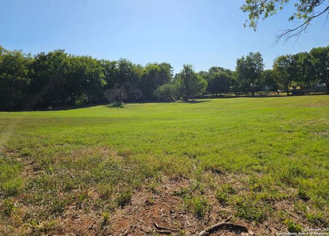Property at 1593 11th St, Floresville, TX 78114