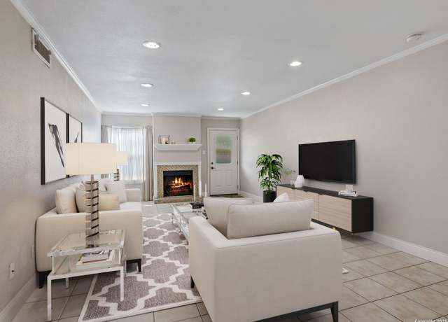 Property at 7711 Callaghan Apt 6, San Antonio, TX 78229, 3 beds, 2 baths