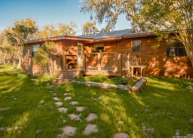 Property at 695 South Thunder Creek Rd, Utopia, TX 78884, 3 beds, 1.5 baths