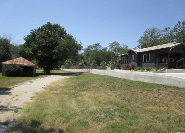 Property at 840 S Castell Ave, New Braunfels, TX 78130