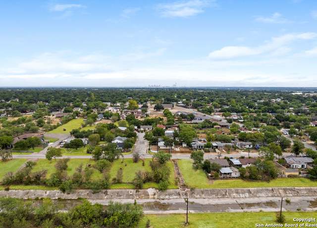 Property at 526 E Ansley St, San Antonio, TX 78221