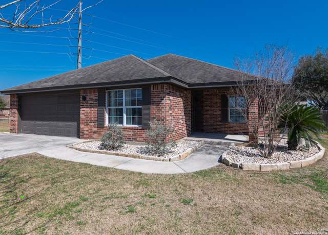 Property at 121 Castlewood, Seguin, TX 78155, 4 beds, 2 baths