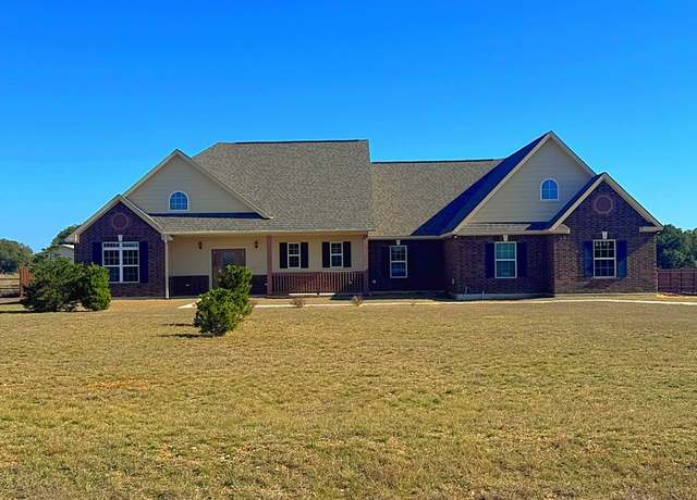 Property at 469 Buckskin Trl, Bandera, TX 78003, 4 beds, 3.5 baths