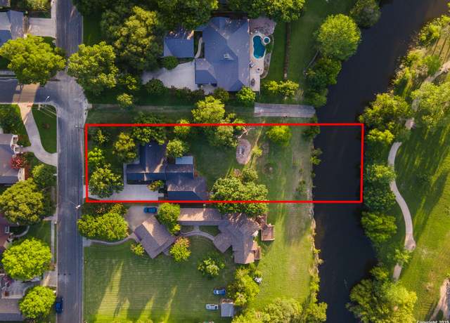 Property at 136 W Evergreen, Boerne, TX 78006, 4 beds, 3 baths