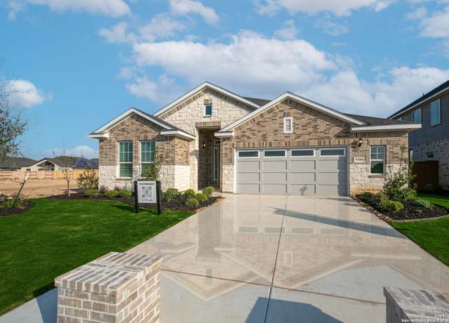 Property at 519 White Oak, Castroville, TX 78009, 3 beds, 3 baths