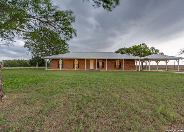Property at 315 Simon, Pleasanton, TX 78064, 3 beds, 2 baths