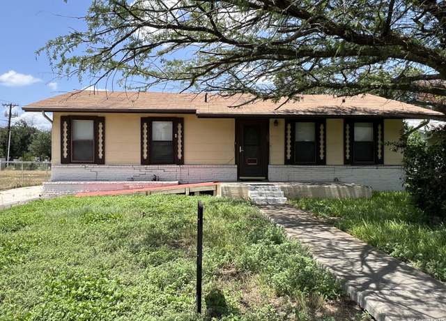 Property at 182 Perryman St, New Braunfels, TX 78130-7863, 3 beds, 3.5 baths