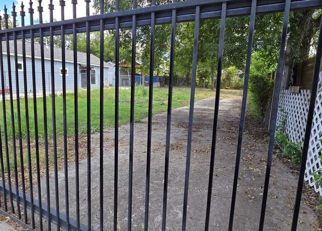 Property at 318 Bargas St, San Antonio, TX 78210-2506