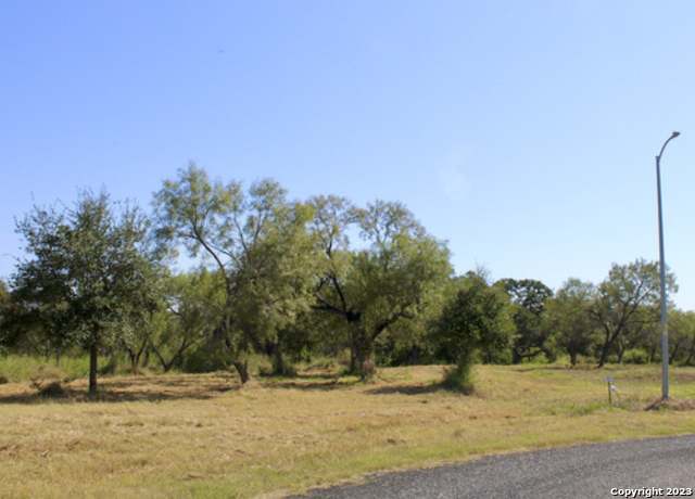 Property at 185 E Short Meadow Dr, Lytle, TX 78052