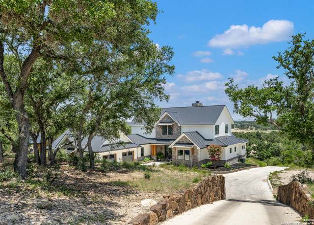 Property at 324 Ridge Pt, Spring Branch, TX 78070, 3 beds, 3.5 baths