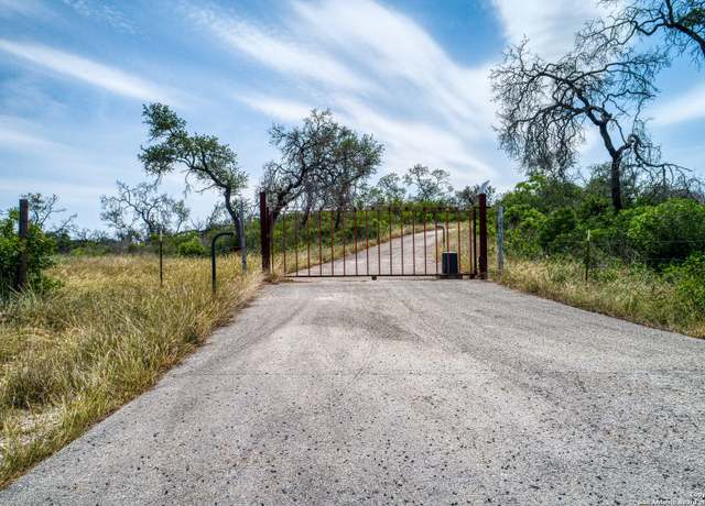 Property at 3044 County Road 2615, Rio Medina, TX 78066