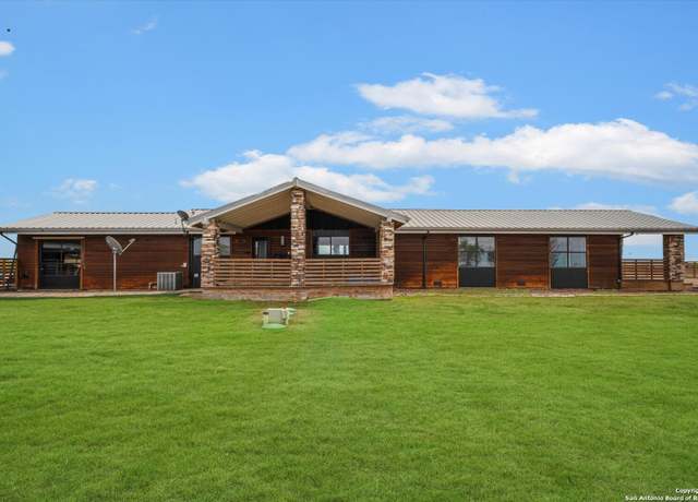 Property at 3915 US Highway 181, Floresville, TX 78114, 3 beds, 3.5 baths
