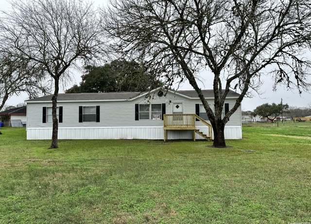 Property at 410 Henrietta, Yoakum, TX 77995, 4 beds, 2 baths