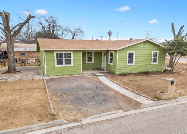 Property at 1707 Avenue U, Hondo, TX 78861-1640, 3 beds, 2 baths