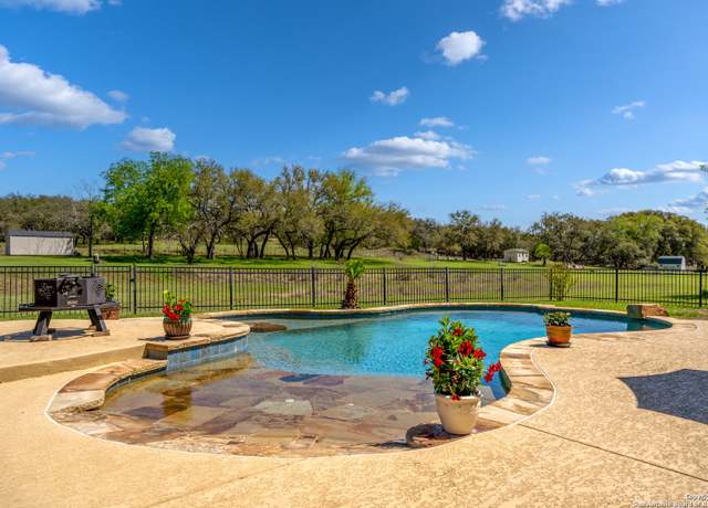 Property at 8407 Monument Oak, Boerne, TX 78015, 4 beds, 3.5 baths