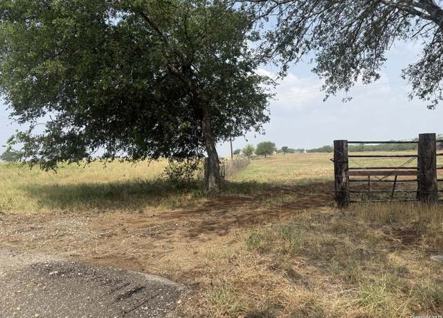 Property at 1404 US Highway 87 W, Stockdale, TX 78160