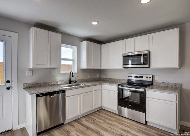 Property at 2553 Solon Ln, Seguin, TX 78155, 3 beds, 2 baths