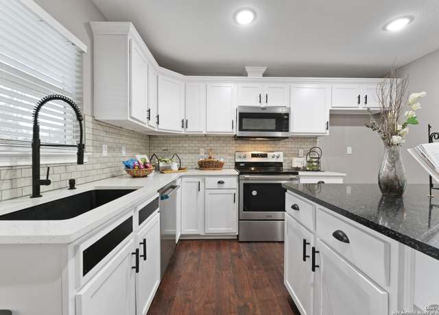 Property at 102 W CR 5719, Devine, TX 78016-4027, 4 beds, 2 baths