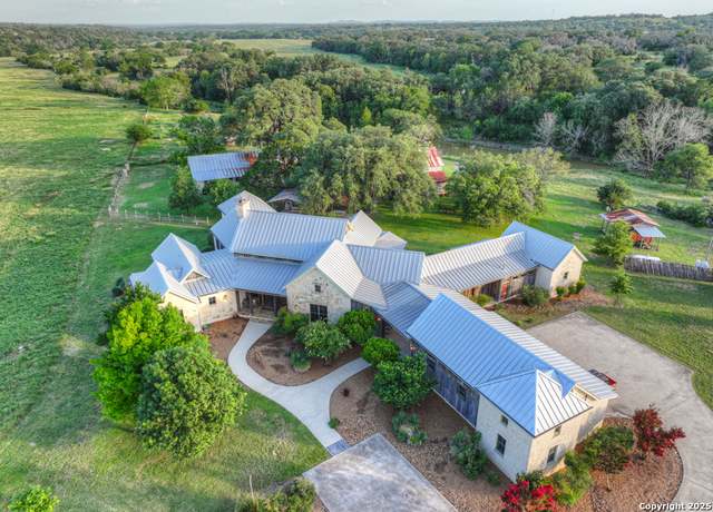 Property at 1514 Fm 1376, Boerne, TX 78006, 3 beds, 3.5 baths