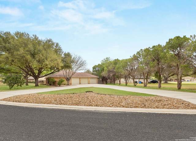 Property at 1633 Willow, Seguin, TX 78155, 3 beds, 2.5 baths