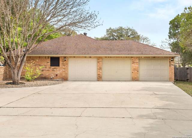 Property at 1633 Willow, Seguin, TX 78155, 3 beds, 2.5 baths