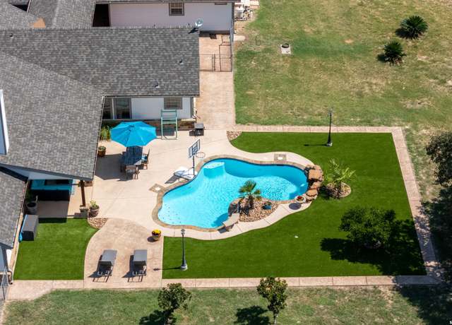 Property at 104 Woodcreek, La Vernia, TX 78121, 4 beds, 3.5 baths