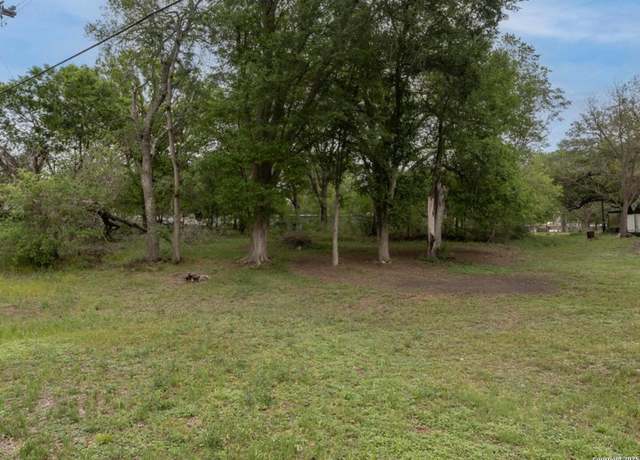 Property at 243 Meadow Lk, Seguin, TX 78155