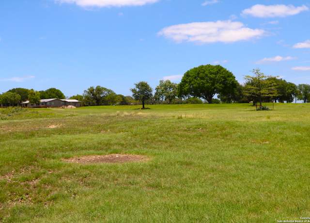 Property at 4 Woodview Cir, Bandera, TX 78003