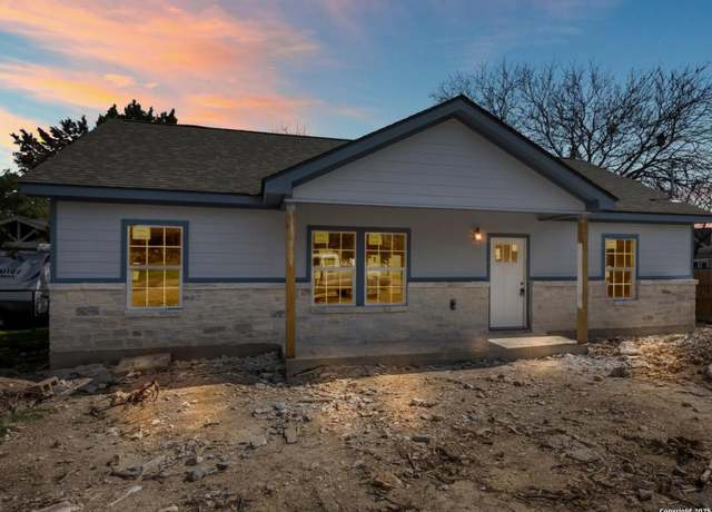 Property at 1080 Green Hl, Canyon Lake, TX 78133, 3 beds, 2 baths