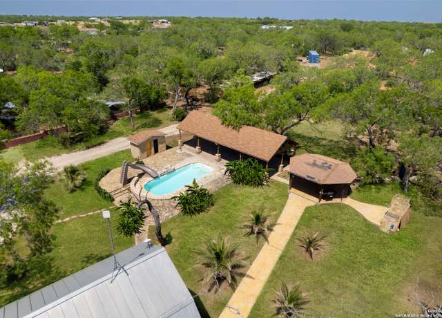 Property at 8608 S Foster Rd, San Antonio, TX 78222, 3 beds, 1 bath