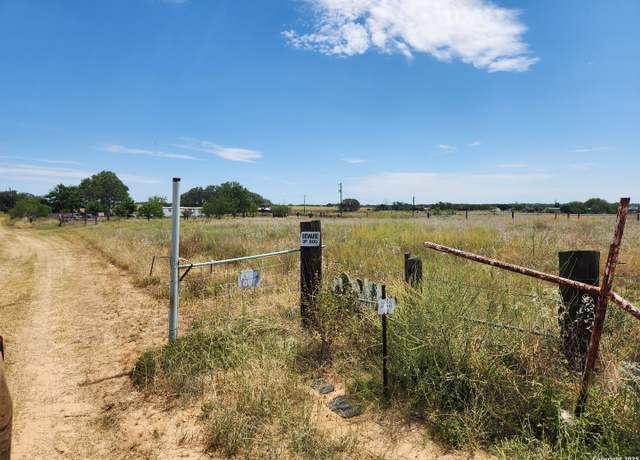 Property at 390 Hernandez Rd, Poteet, TX 78065
