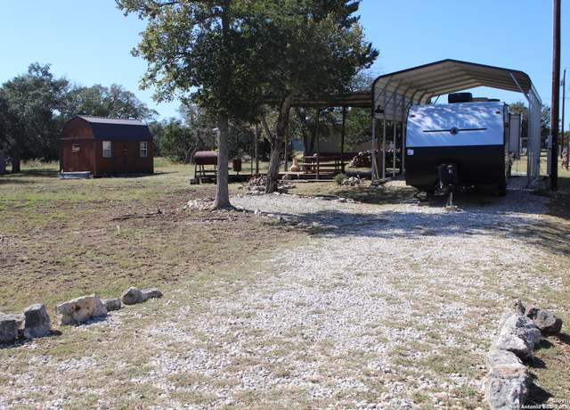 Property at 392 Private Road 1512, Bandera, TX 78003